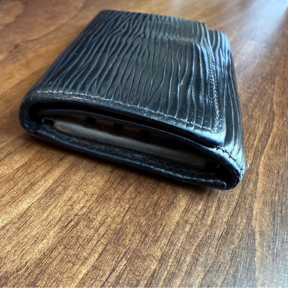 Louis Vuitton Black Epi Leather Key Holder - Picture 5 of 7